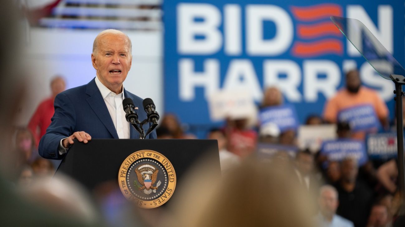 Pelosi Privately Warns Biden: Polls Show He Can’t Beat Trump, Urges Reevaluation for 2024 Run